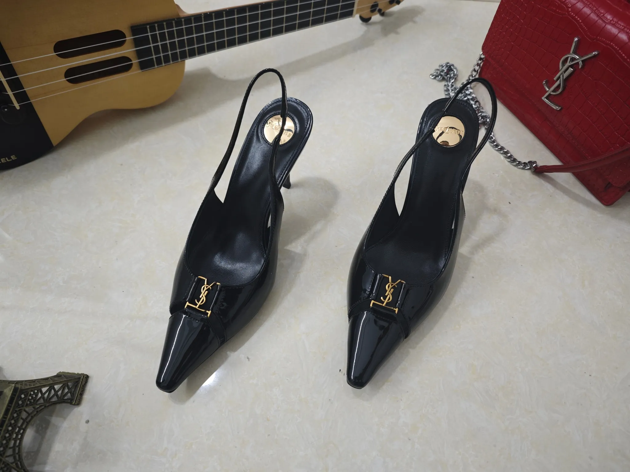 👟👟Ex-factory price 540👟👟 【Saint Laurent】Yves Saint Laurent, high-heeled YSL high heels💃2025 early spring counter synchronizes the latest styles, YSL, decoration👣 Classic and high-quality glamorous masterpieces, the hottest autumn and winter series in the counter, with temperament, fashion, classic and attractive design style 😌The effect on the feet is particularly beautiful〰️, the materials are imported from Italy 🇮🇹 calf, imported black sheepskin, lining, and foot pads; sheepskin, stiletto high heels, size 35-41 (34.41.42 must be customized, non-refundable) outsole; imported genuine leather outsole, with full counter packaging
